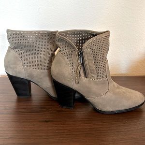 Report (Brand) grey suede ankle boots.